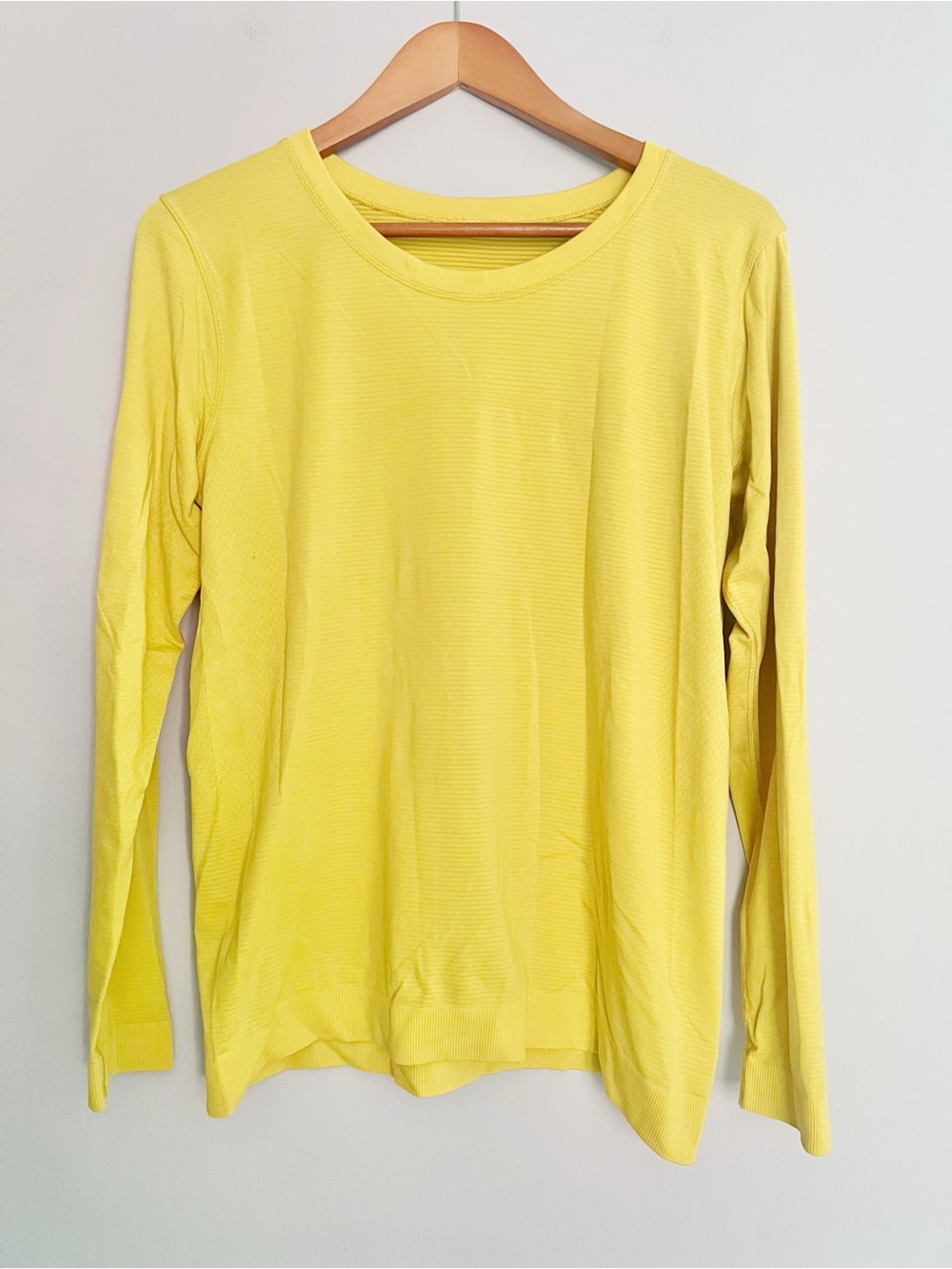 Lululemon Swiftly Relaxed Long Sleeve Shirt
Soleil Size 8